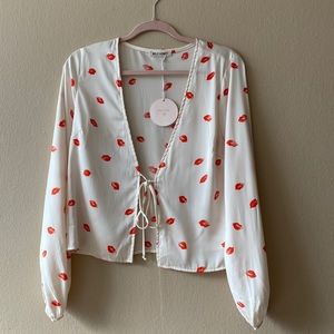 Lobby sleeve front tie blouse